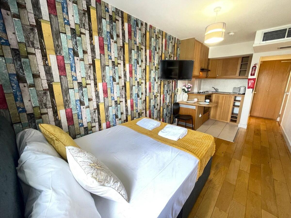 Portobello Road Artistic Studios 'Budget' 런던 객실 사진