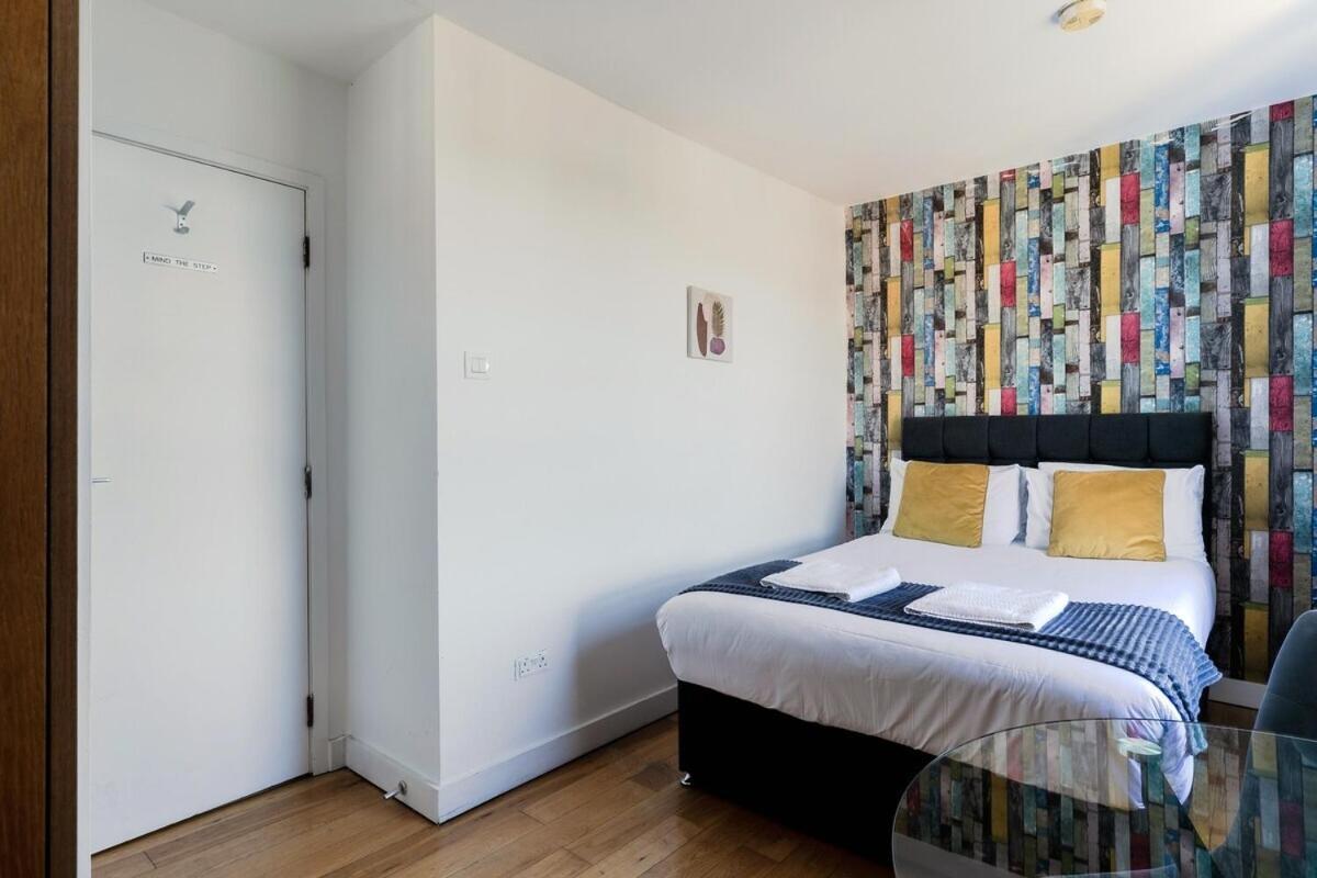 Portobello Road Artistic Studios 'Budget' 런던 객실 사진