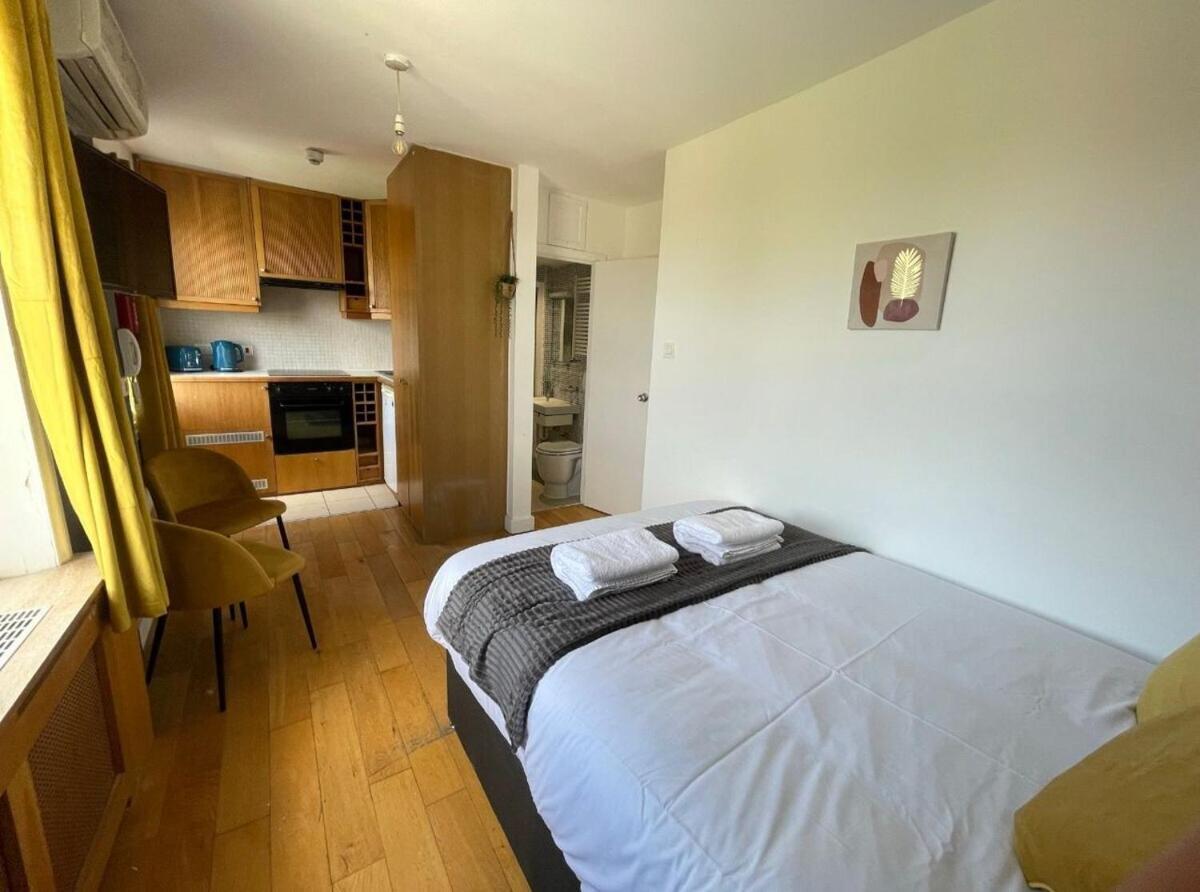 Portobello Road Artistic Studios 'Budget' 런던 객실 사진