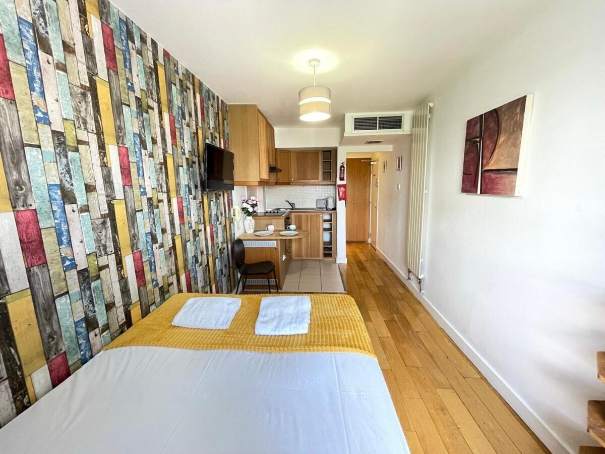 Portobello Road Artistic Studios 'Budget' 런던 객실 사진