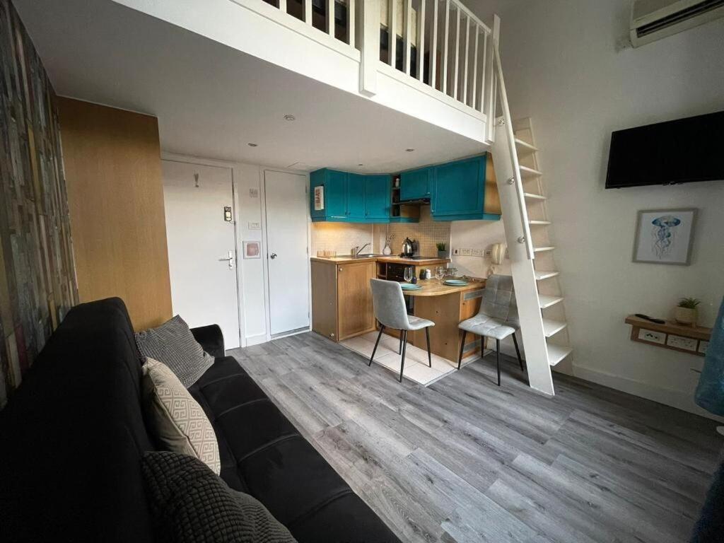 Portobello Road Artistic Studios 'Budget' 런던 객실 사진