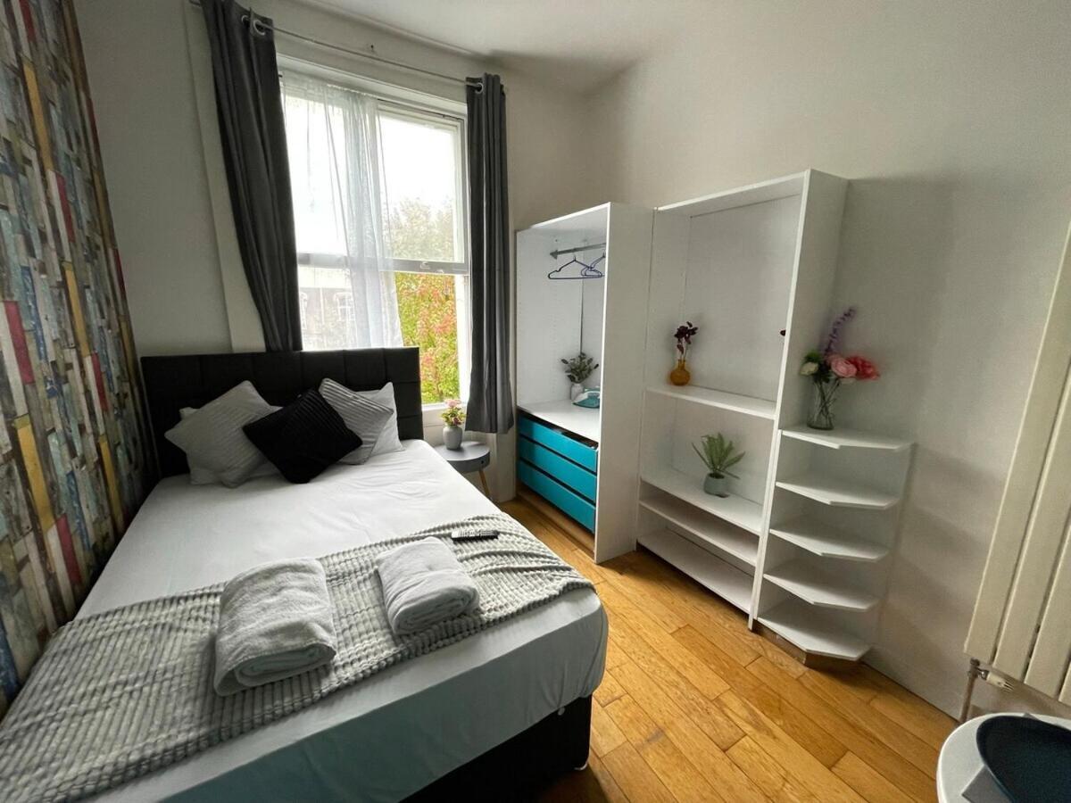 Portobello Road Artistic Studios 'Budget' 런던 객실 사진