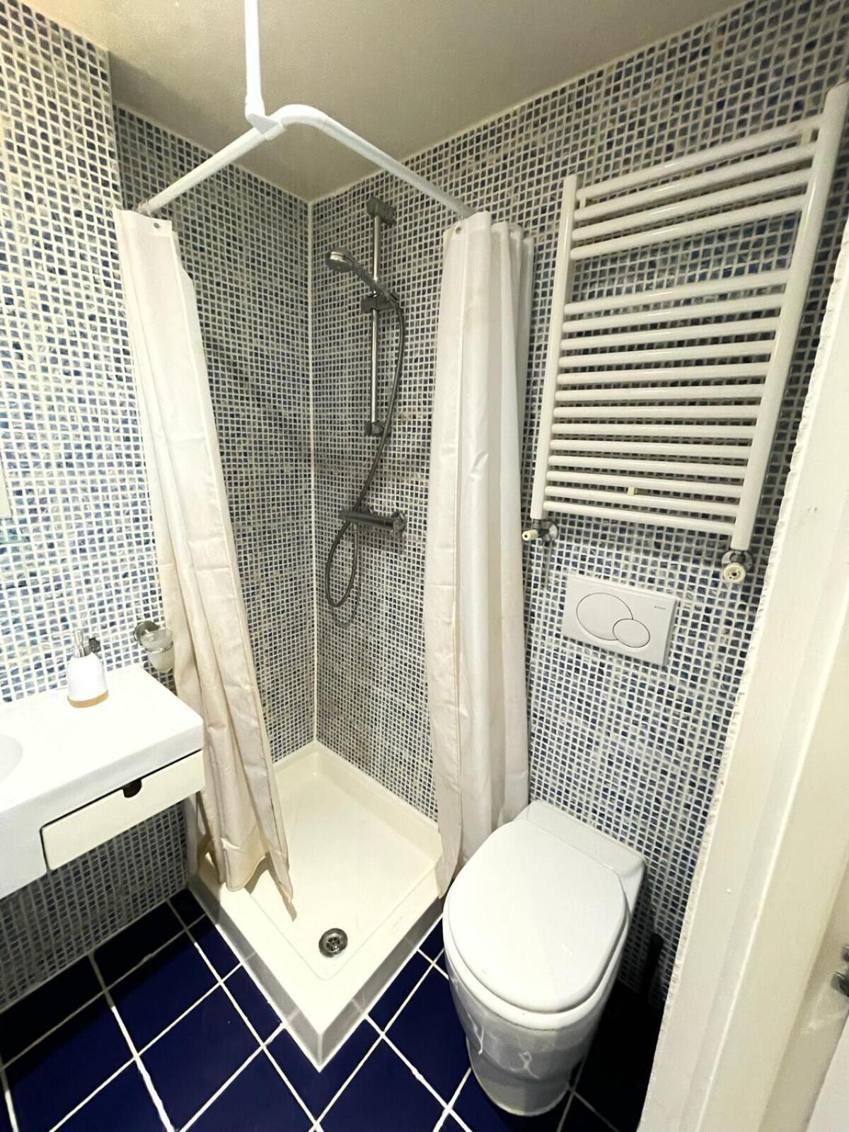 Portobello Road Artistic Studios 'Budget' 런던 객실 사진