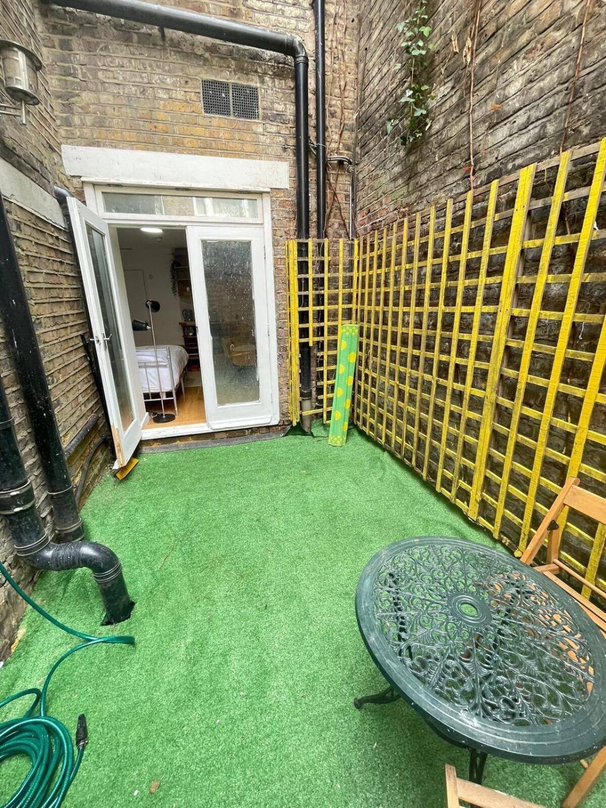Portobello Road Artistic Studios 'Budget' 런던 객실 사진