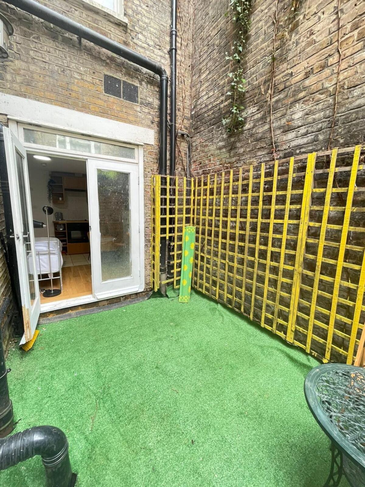 Portobello Road Artistic Studios 'Budget' 런던 객실 사진